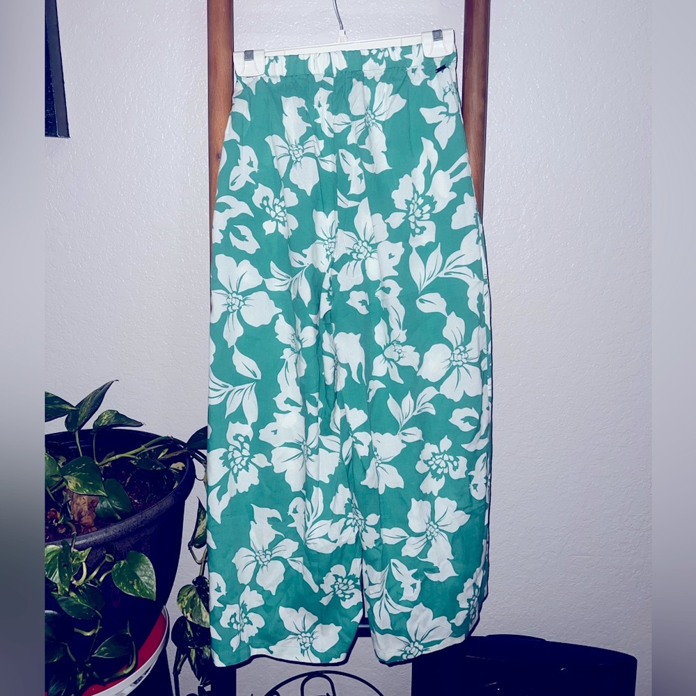 NWT XS O’Neil Flowy ladies pants